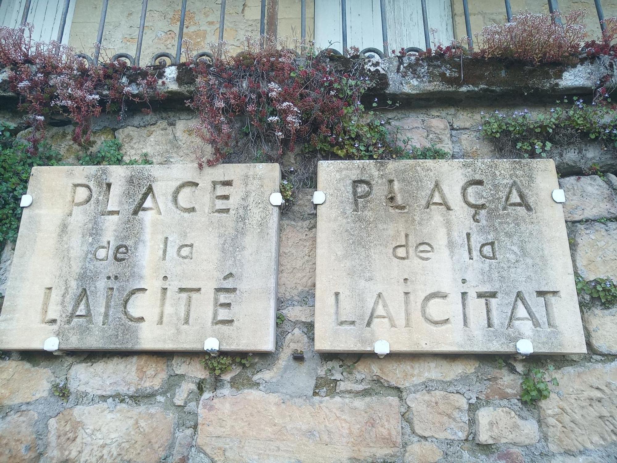 Au Pied Du Chateau - 5 A 11 Personnes - Baignade-Canoe-Piste Cyclable A 100 M Castelnaud La Chapelle Ngoại thất bức ảnh