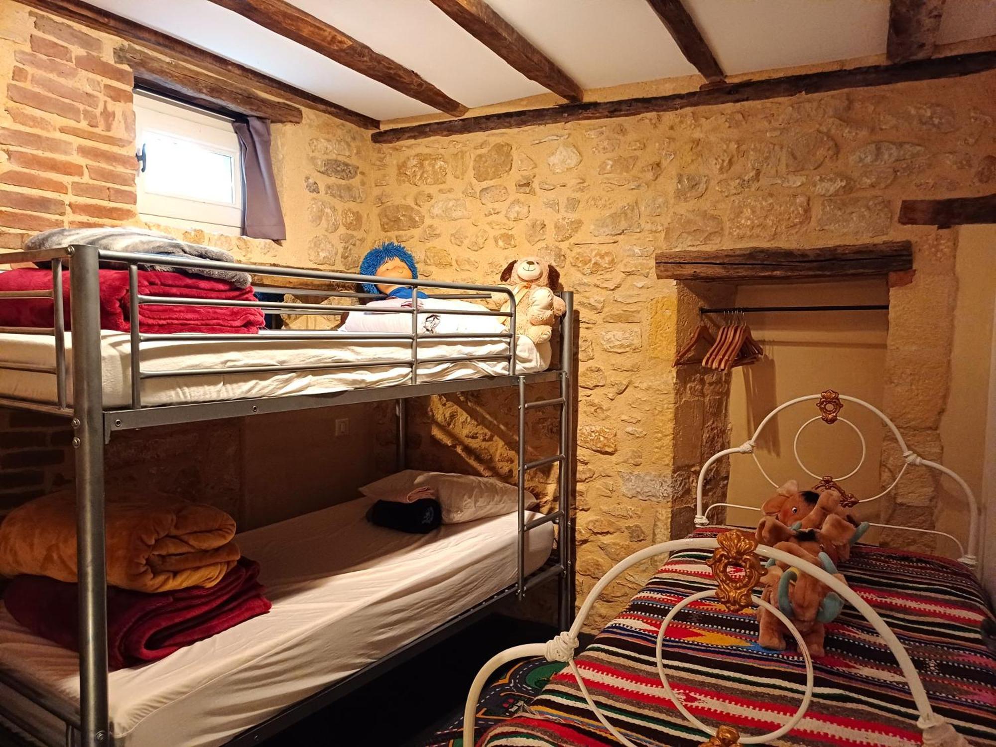 Au Pied Du Chateau - 5 A 11 Personnes - Baignade-Canoe-Piste Cyclable A 100 M Castelnaud La Chapelle Ngoại thất bức ảnh